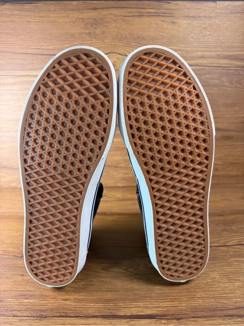 Vans ships within